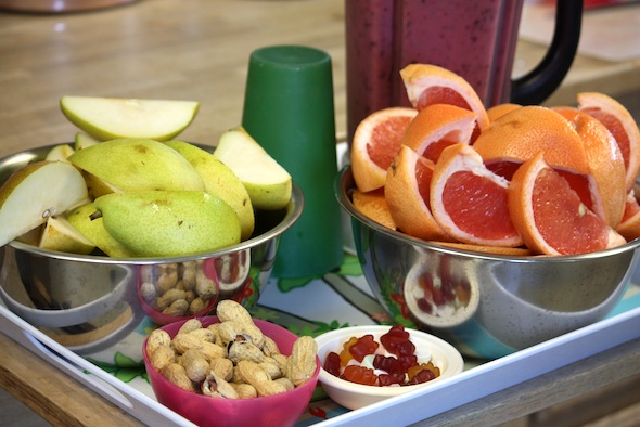 web breakfast smoothie grapefruit pear peanuts vitamins (dm) IMG_2082